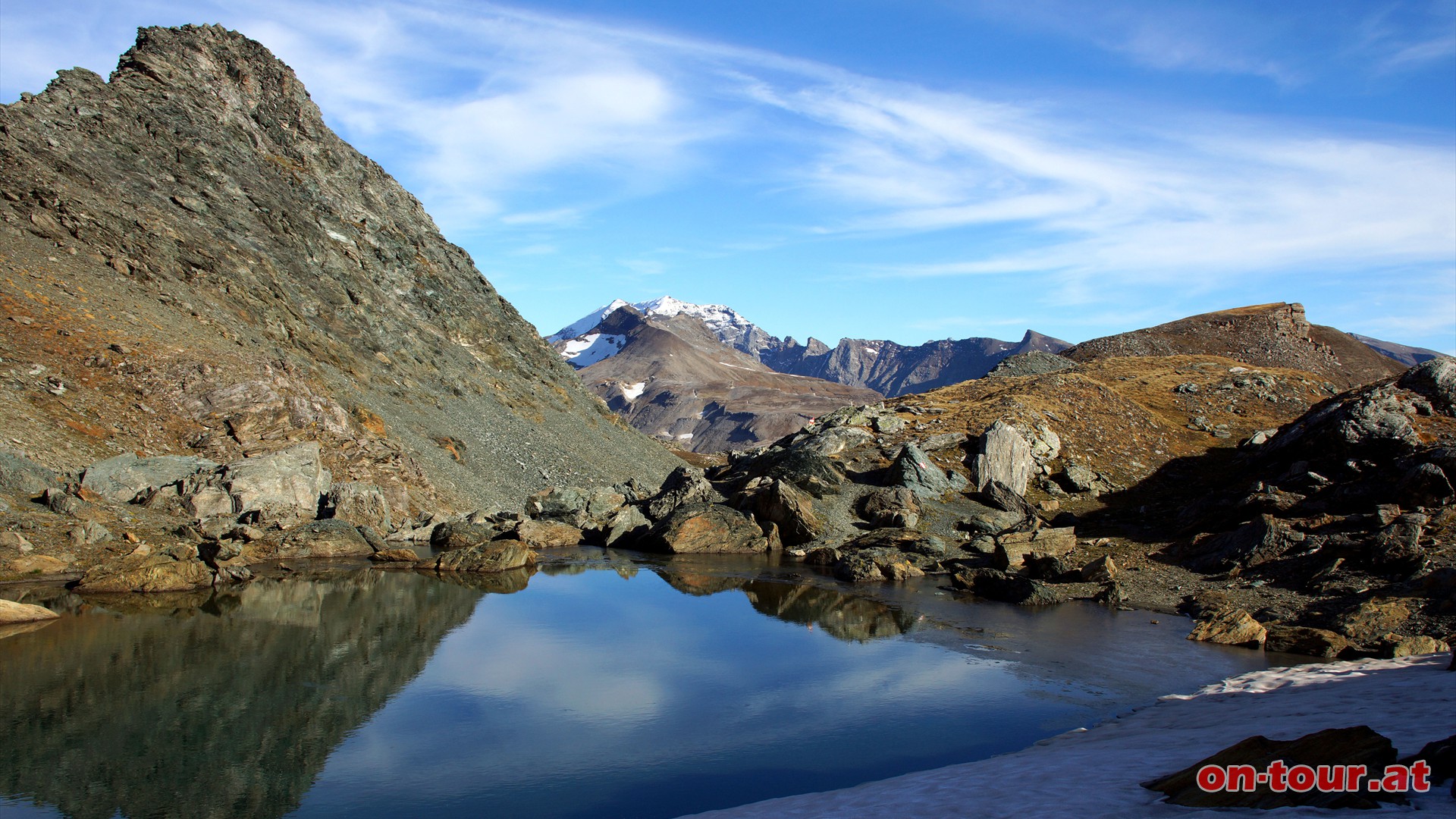 ber die Brennkogl-Sdflanke (teilweise etwas steiler) stoen wir bei einem kleinen See wieder zum markierten Weg.