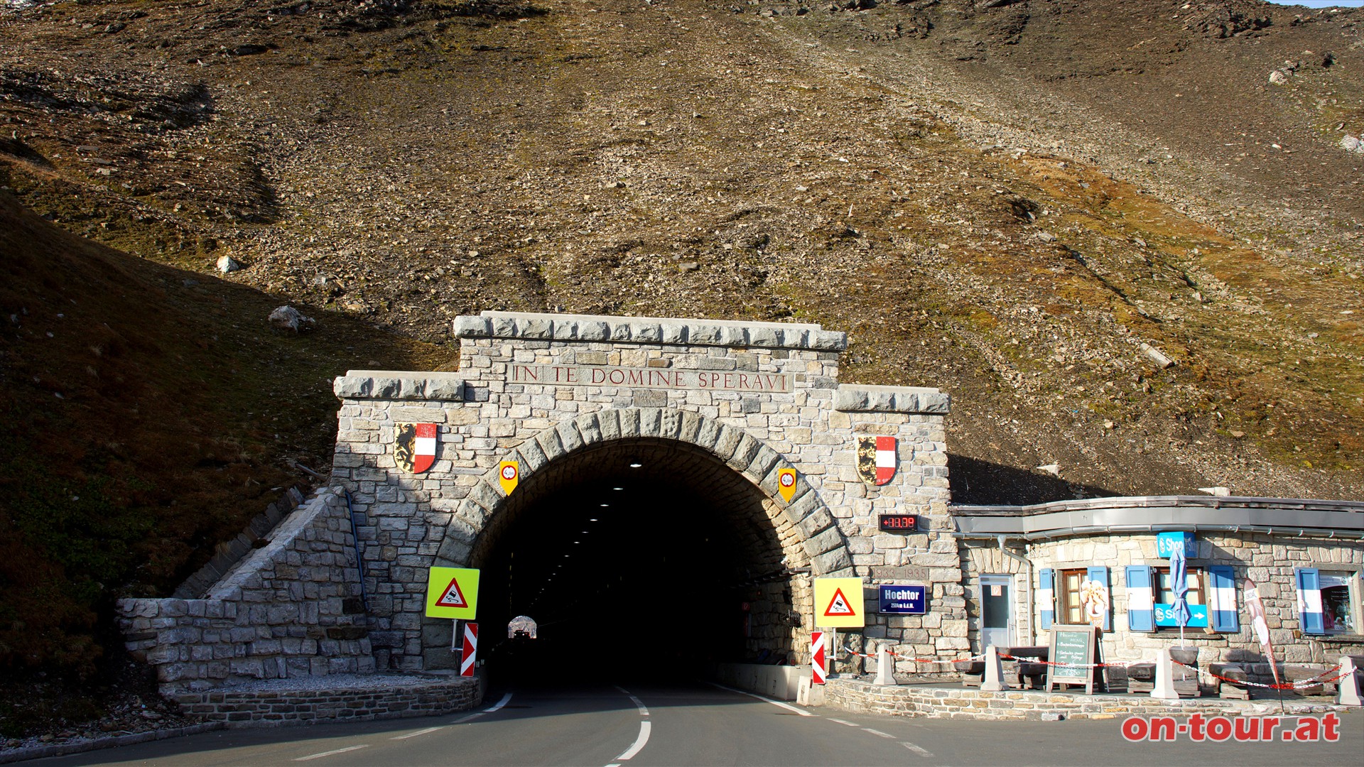 Hochtortunnel-Sdportal. Rckreise zum Glocknerhaus - zu Fu (lange), per Bus (selten) oder per Autostopp (funktioniert in der Regel recht gut).