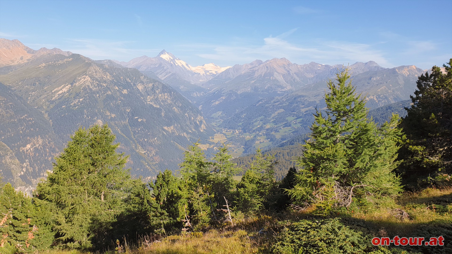 Aufstieg mit Blick ins Mlltal und nach Heiligenblut.