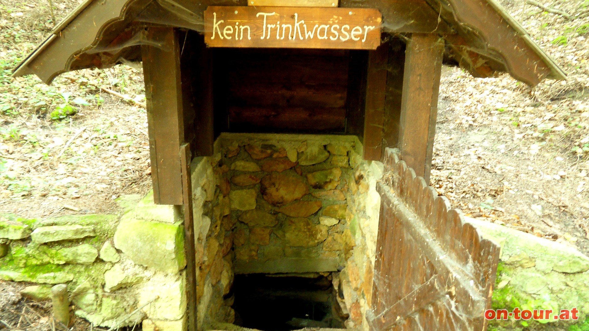 Das Bründl, noch vor dem Teufelsmühlstein, versorgte einmal zwei Familien mit Wasser.