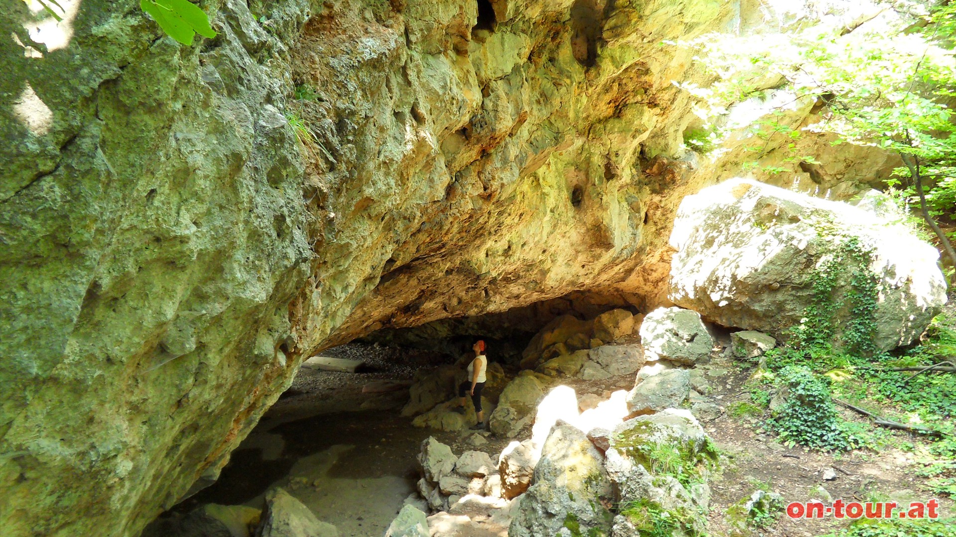 Eine mchtige Steinbrcke; das Naturdenkmal Steinerner Stadl