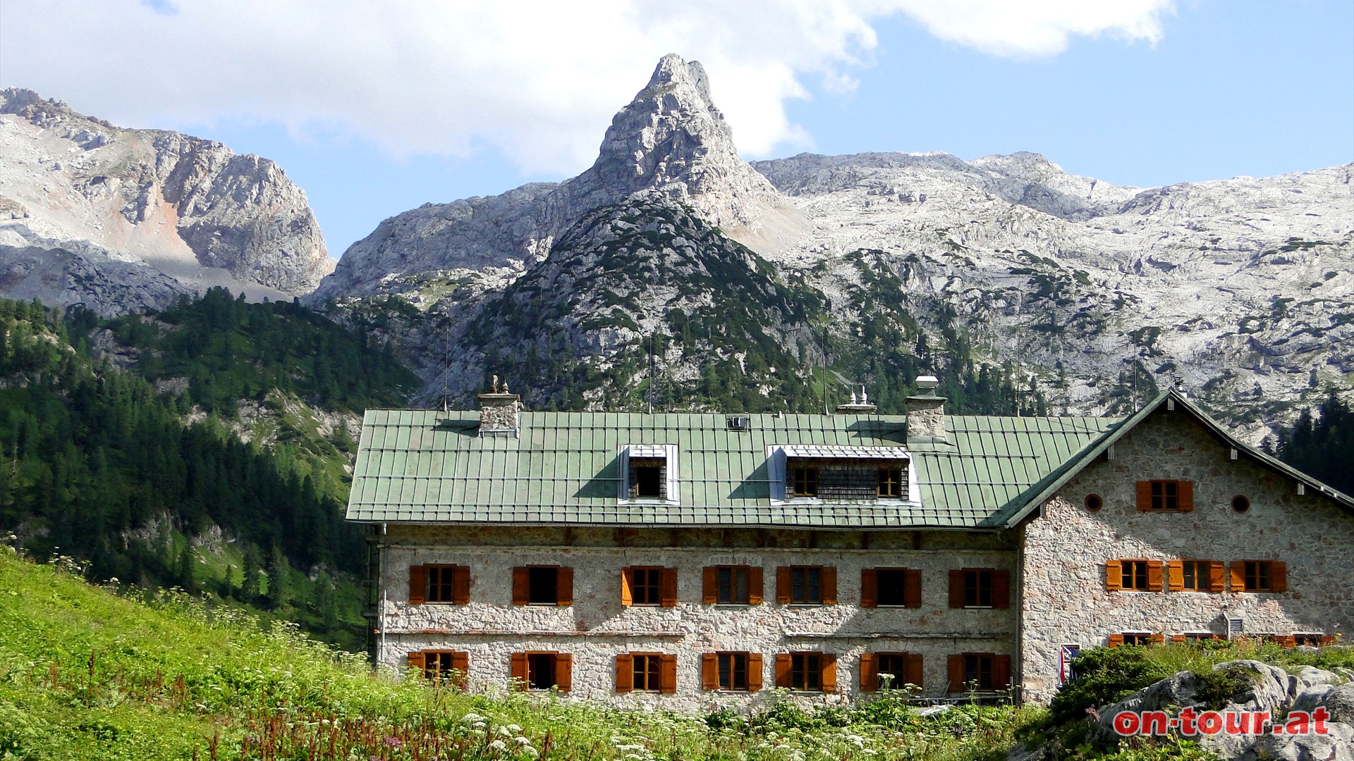 Nach etwa 7 Std. ist das Krlinger Haus erreicht - bereits auf deutschem Staatsgebiet. Im Hintergrund das spitze Schottmalhorn.