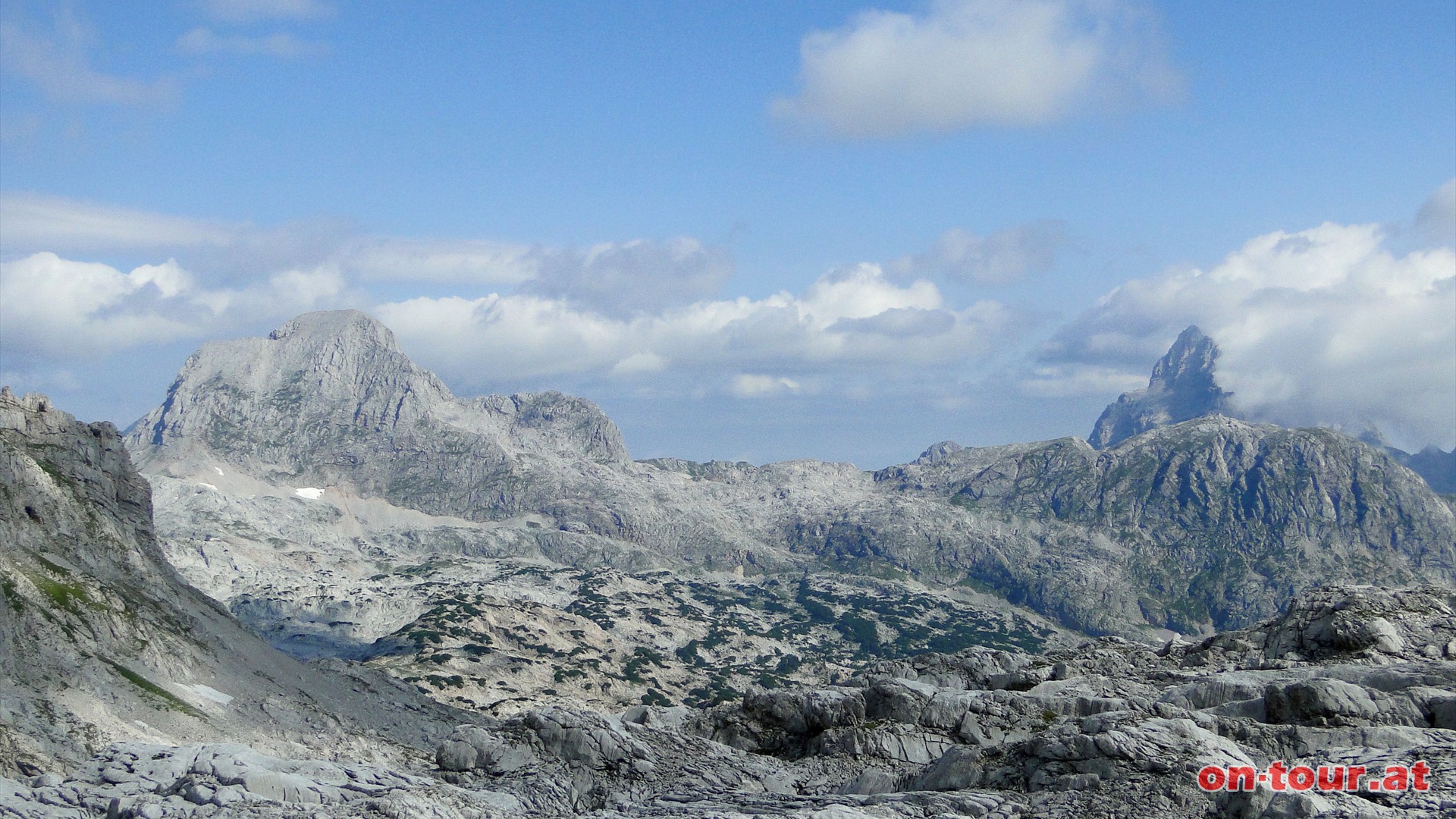 Nordwestwrts Richtung Ingolstdter Haus. Links der Groe Hundstod und rechts der Watzmann.