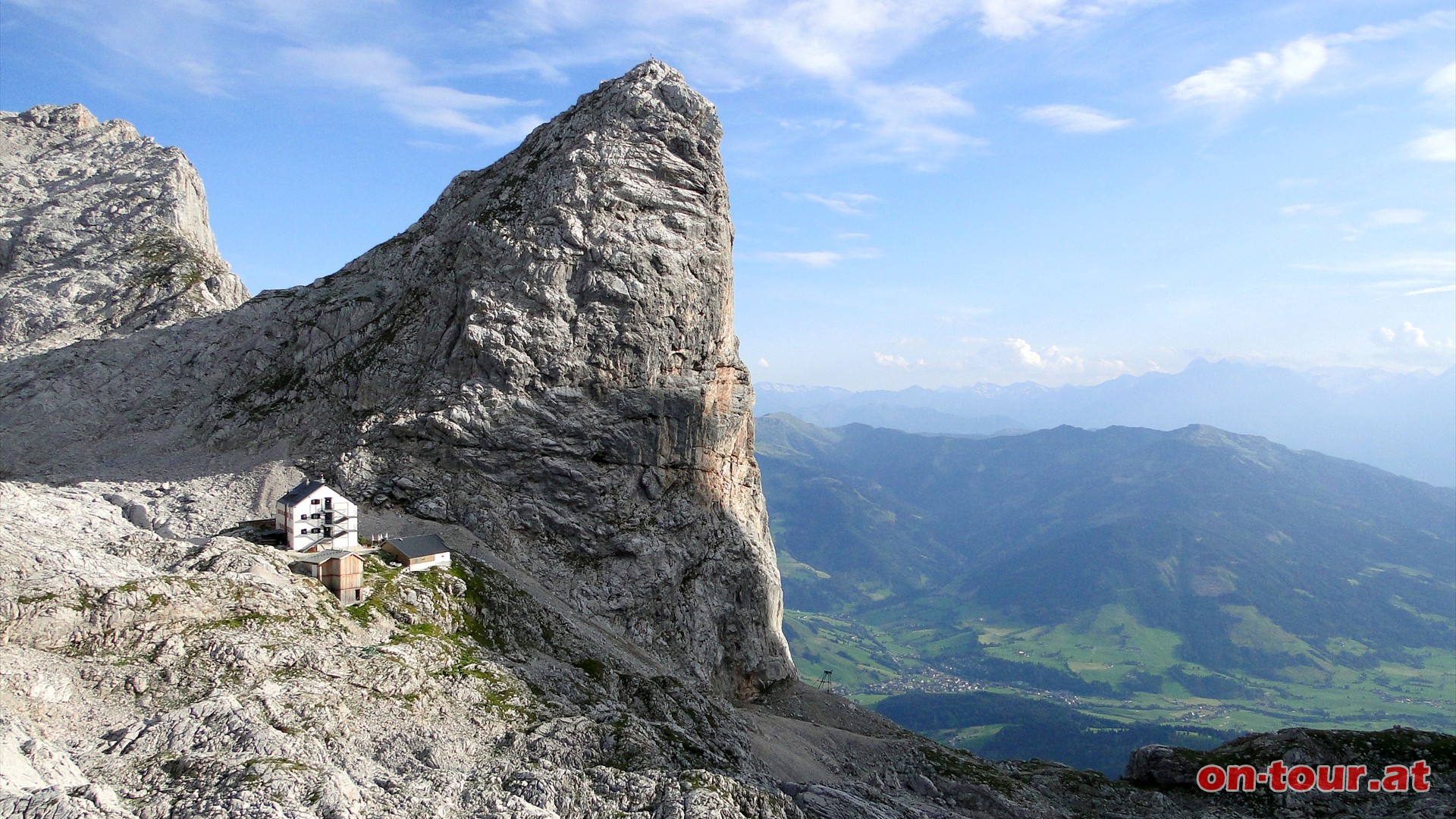 Zurck zum Ingolstdter Haus. Rckblick zum Riemannhaus. Im Tal Maria Alm.