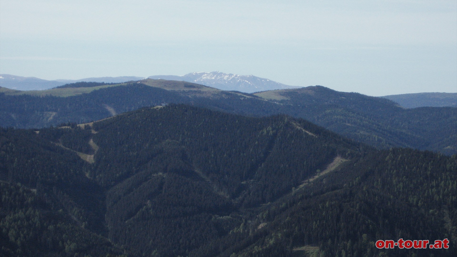 Sogar bis zur Koralpe an der Steirisch-Krntnerischen Grenze reicht der Blick.