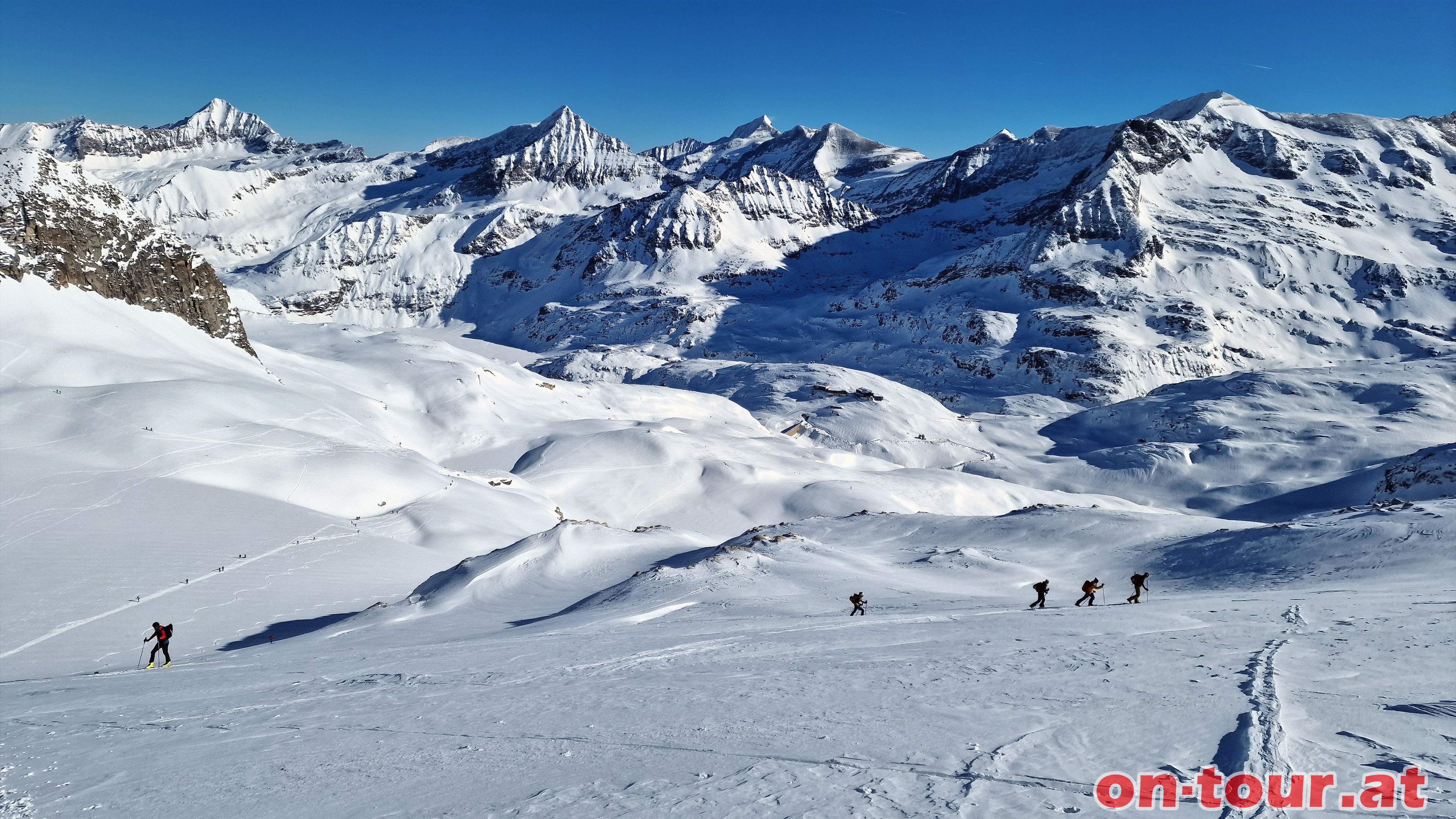 Rckblick zur Rudolfshtte und der Glocknergruppe.