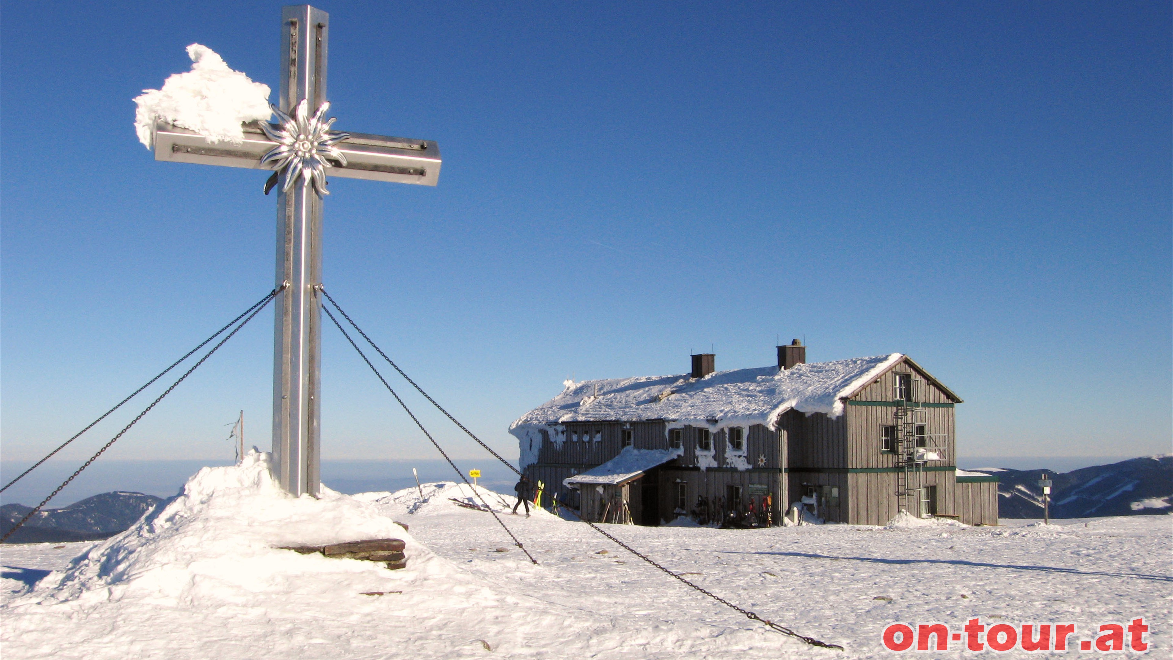 Gipfelrast im Alois-Gnther-Haus. Abfahrt wie Aufstieg oder ber Sommerwanderweg.