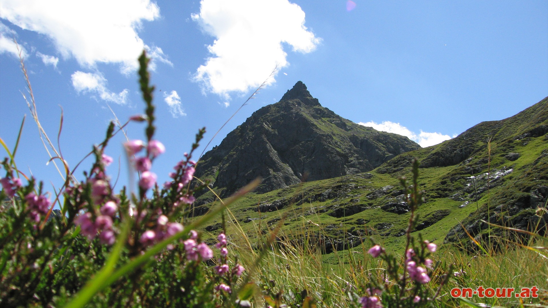 Je näher das Tilisuna Seehorn rückt, umso eher wird der Gipfel seinem Namen auch gerecht. Die Hornform ist von Westen deutlich erkennbar.
