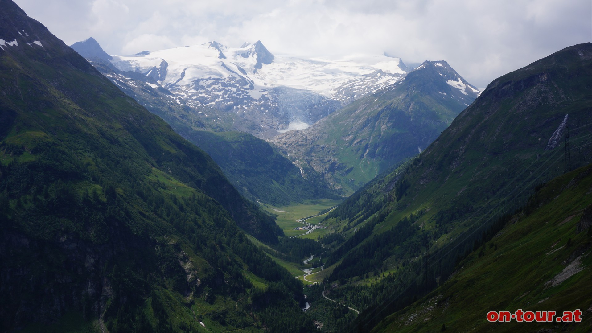 Gschltal und Grovenediger (in den Wolken).