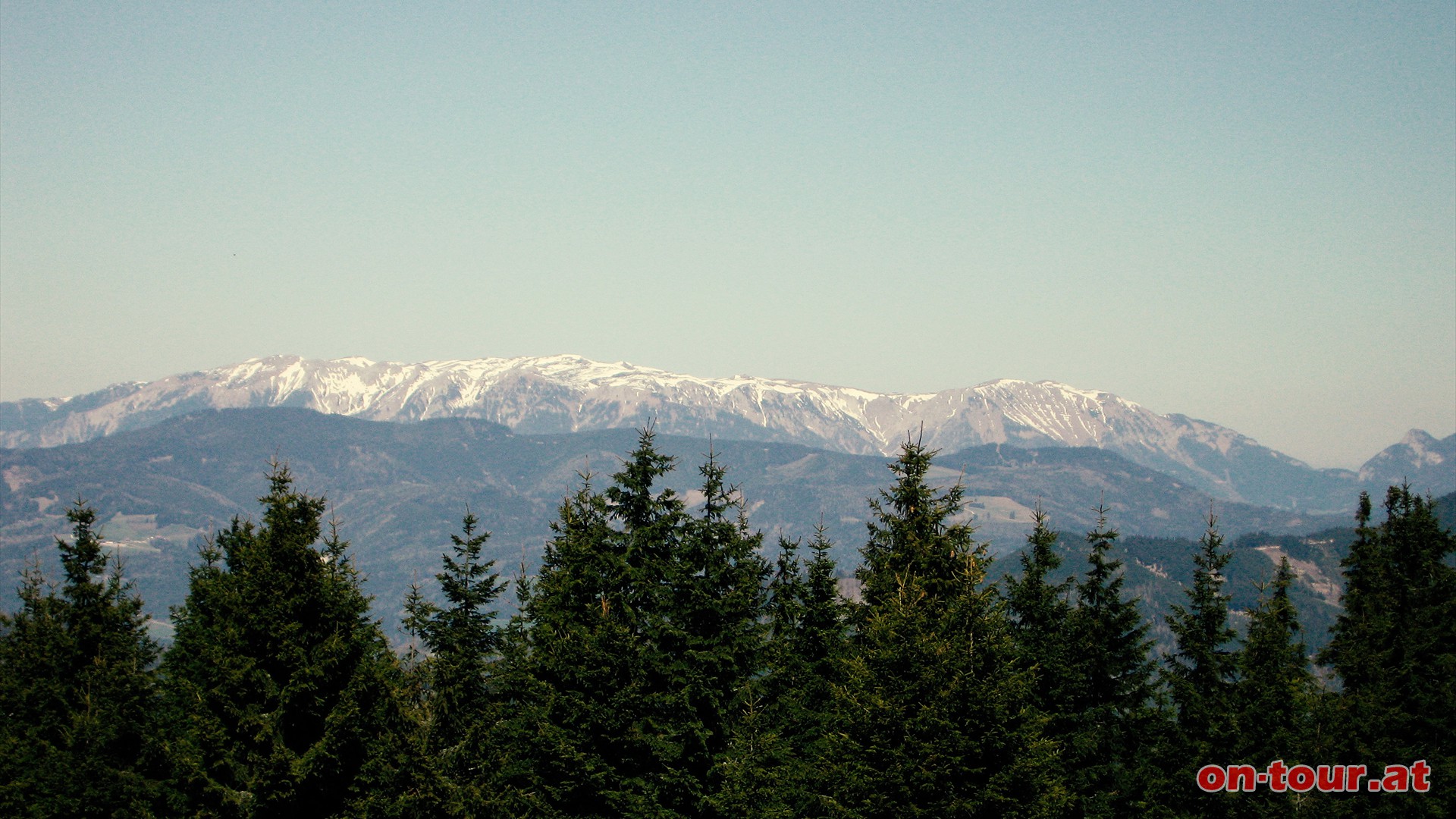 Sagenhaft auch die Aussicht. Im Norden die Schneealpe.