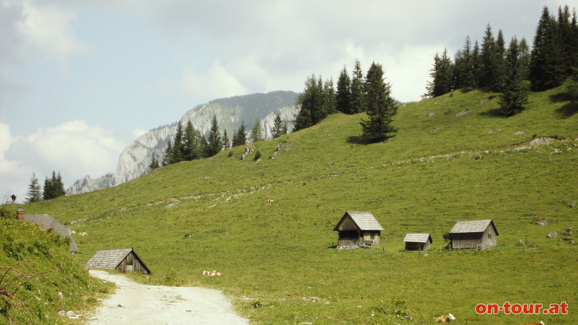 Vorbei an der Weissalm mit ersten interessanten Impressionen vom Tonion.