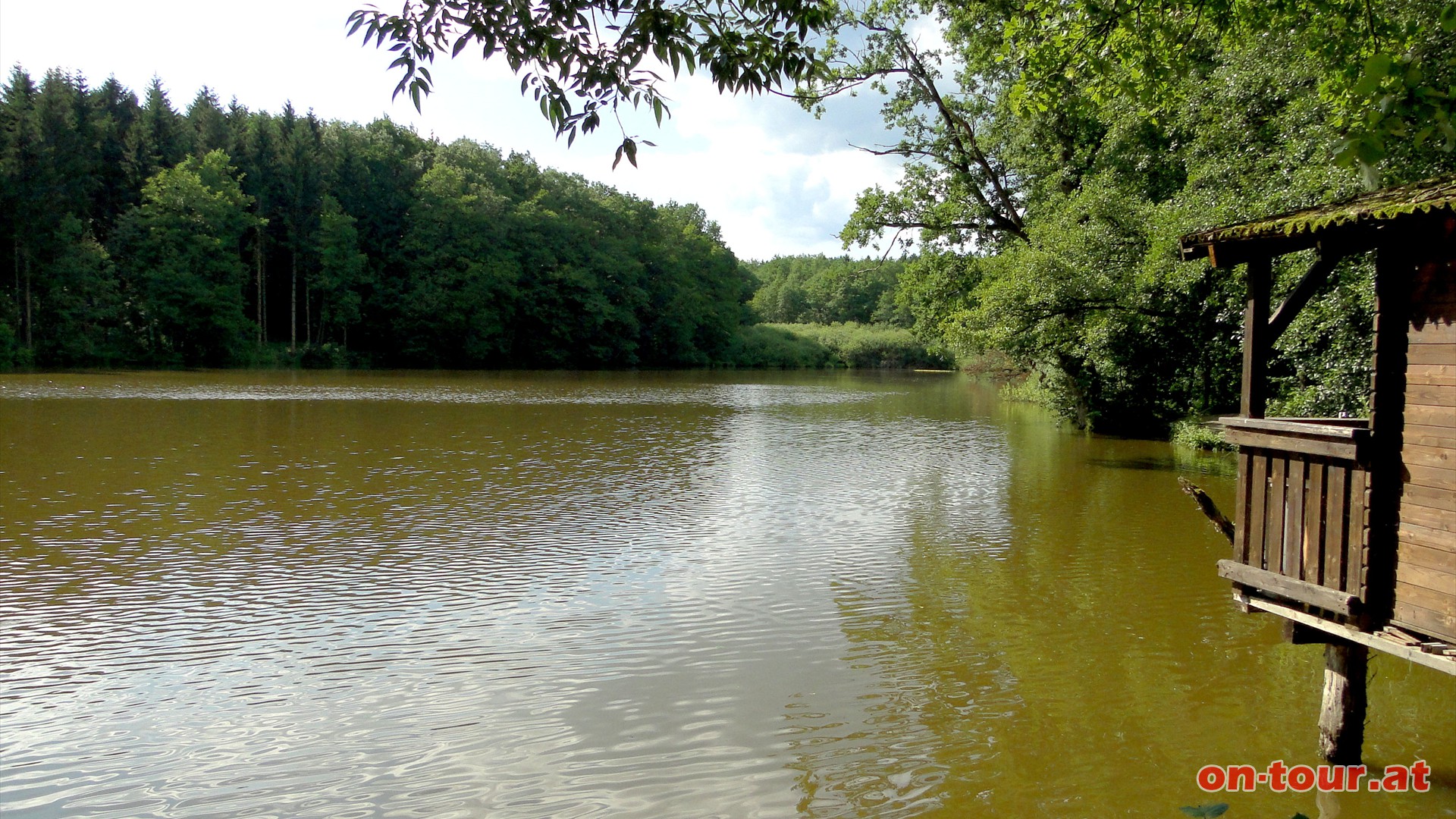 Von der Kirche aus nun ein kurzer Abstecher zum idyllischen Ziegelteich.