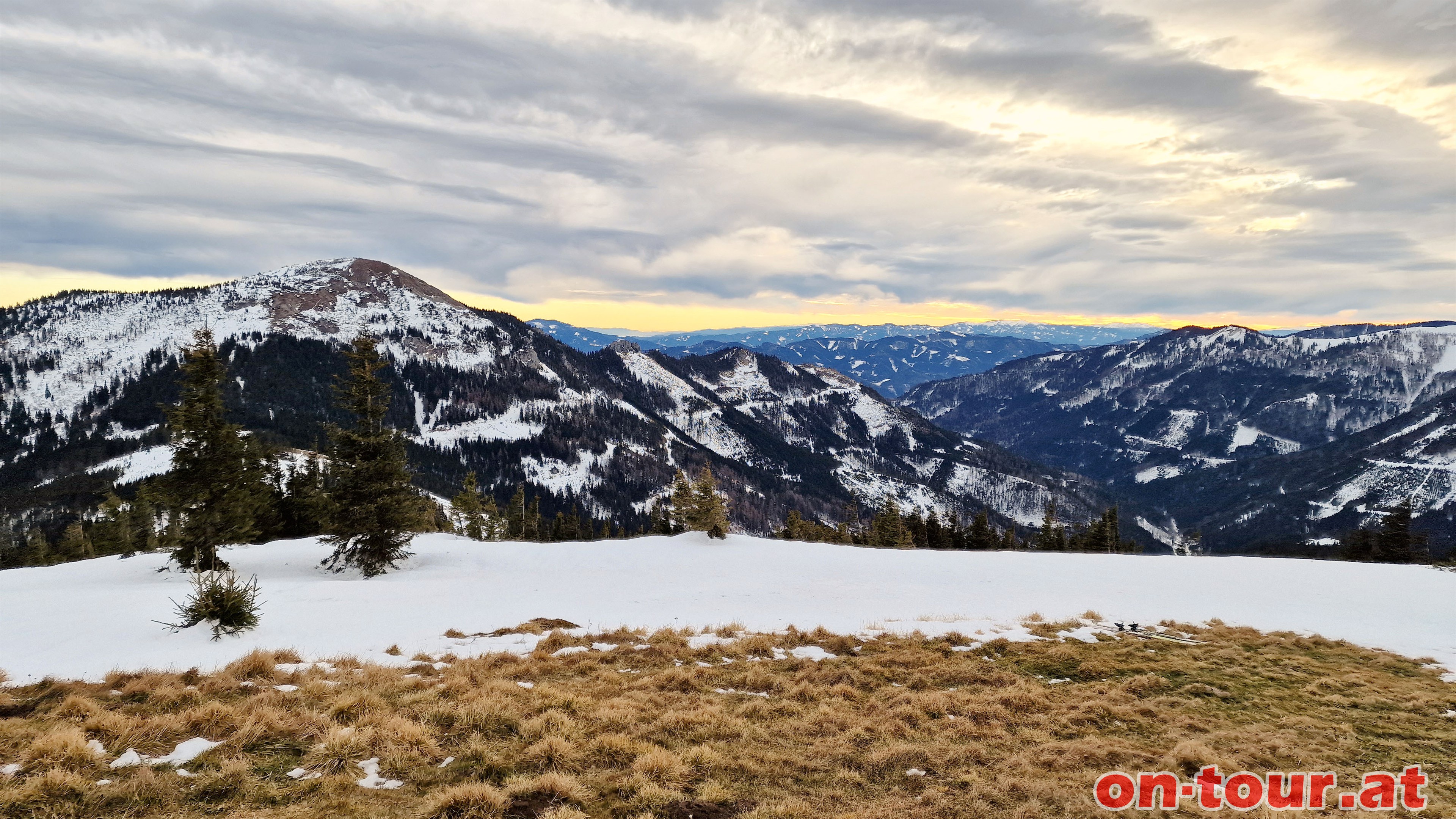 Am Turntaler Kogel mit Blick zum Rauschkogel und in den Brcklergraben.