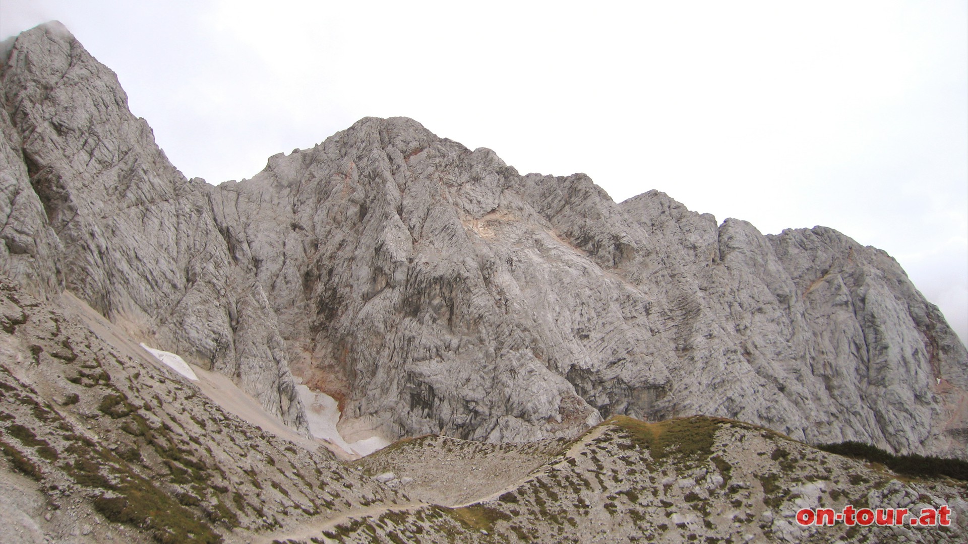 Im Sden die Berge Kranjska Rinka und Skuta.