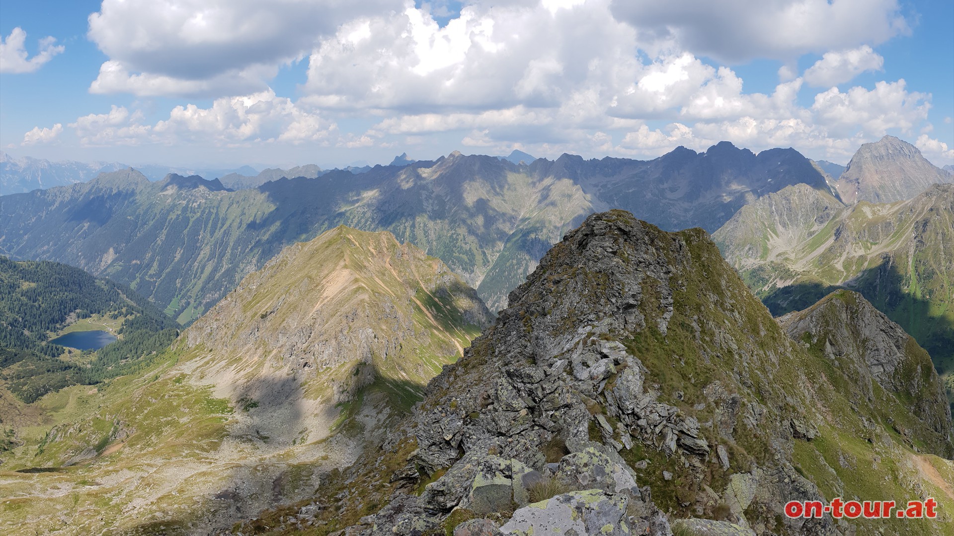 Krukeck; 2.428 m; im NO der Duisitzkarsee und der Hochgolling.