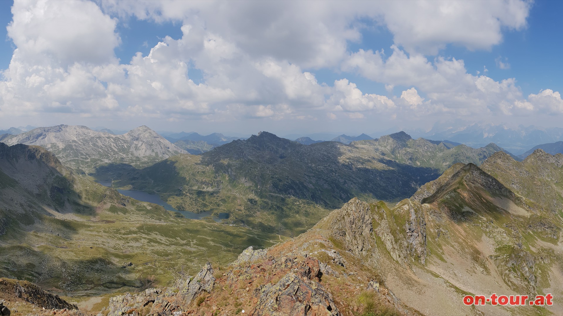 Rotmandlspitze; 2.453 m; im NW die Kampspitze und der Giglachsee.