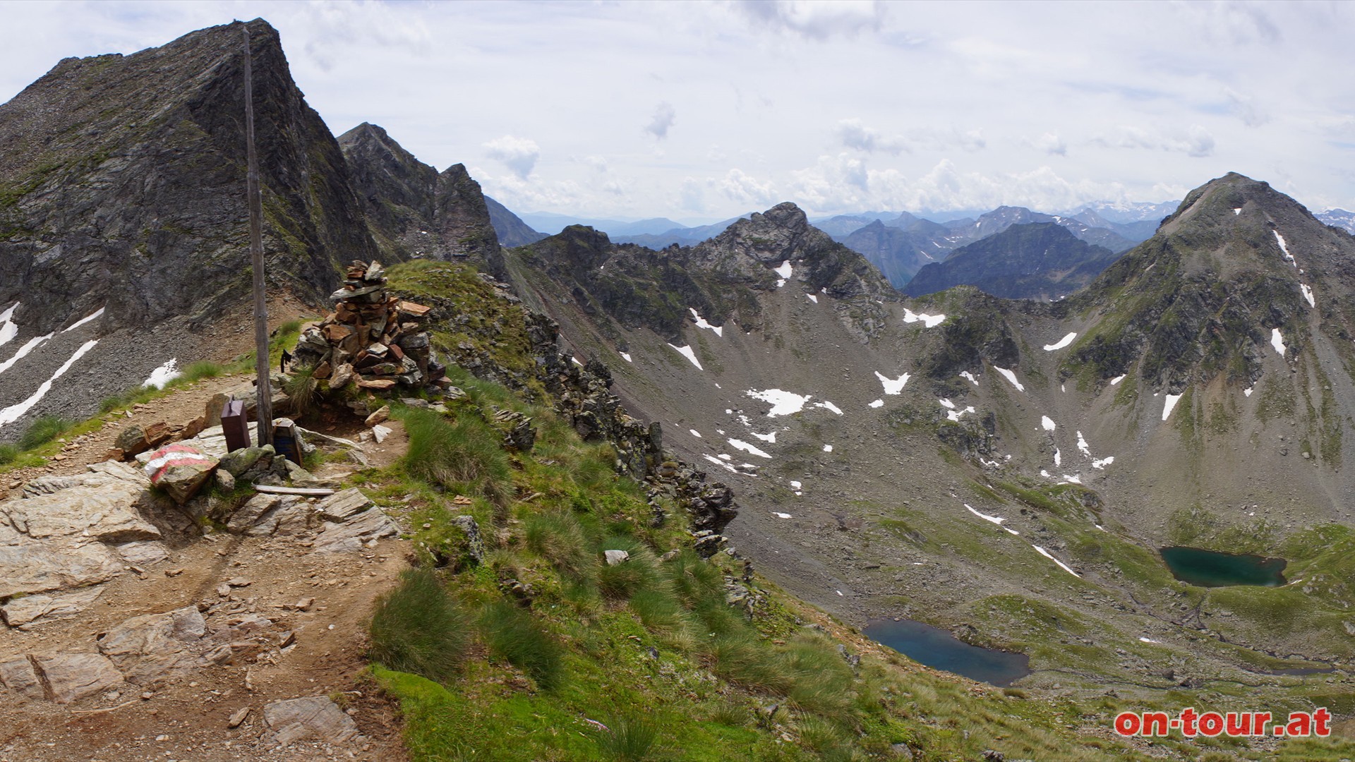 Rotmandlspitze; 2.453 m; im S das Vetternkar, die Knappenseen und die Engelkarspitze.