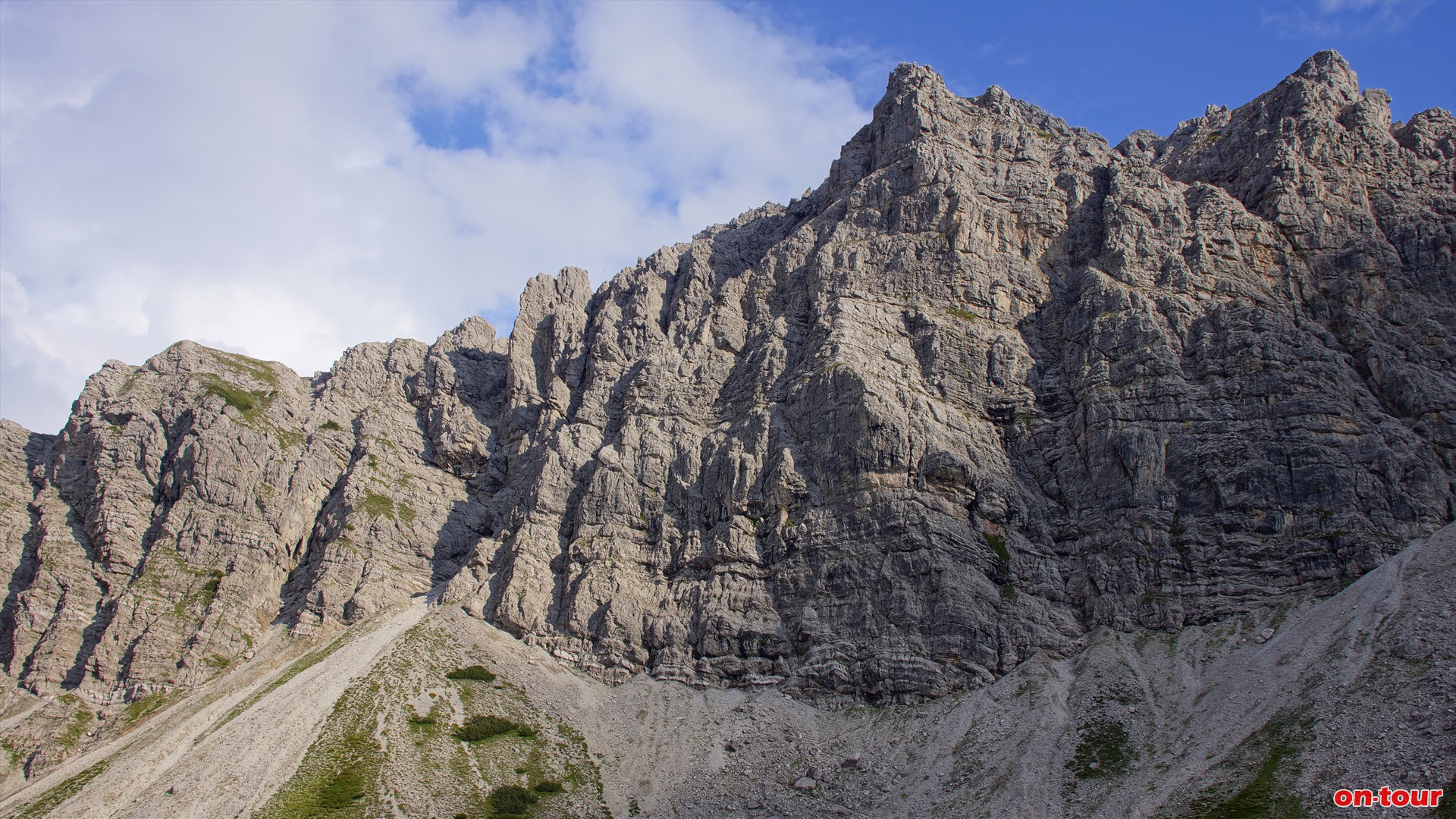 Aufstieg zur Lachenspitze: Optional bietet sich der Klettersteig ber die eindrucksvolle Nordwand an. Schwierigkeit: C/D