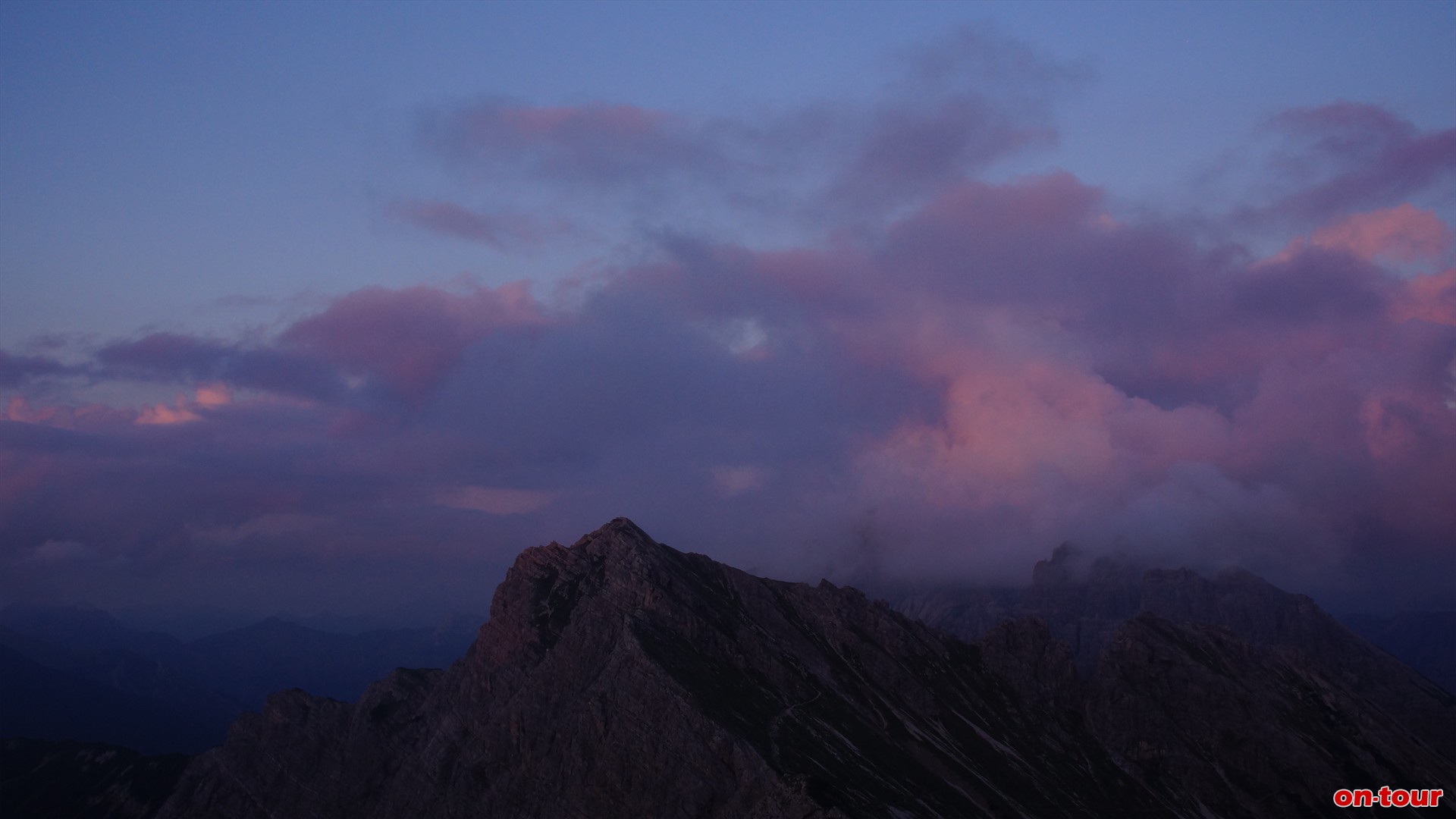 Die Lachenspitze im Abendkleid.