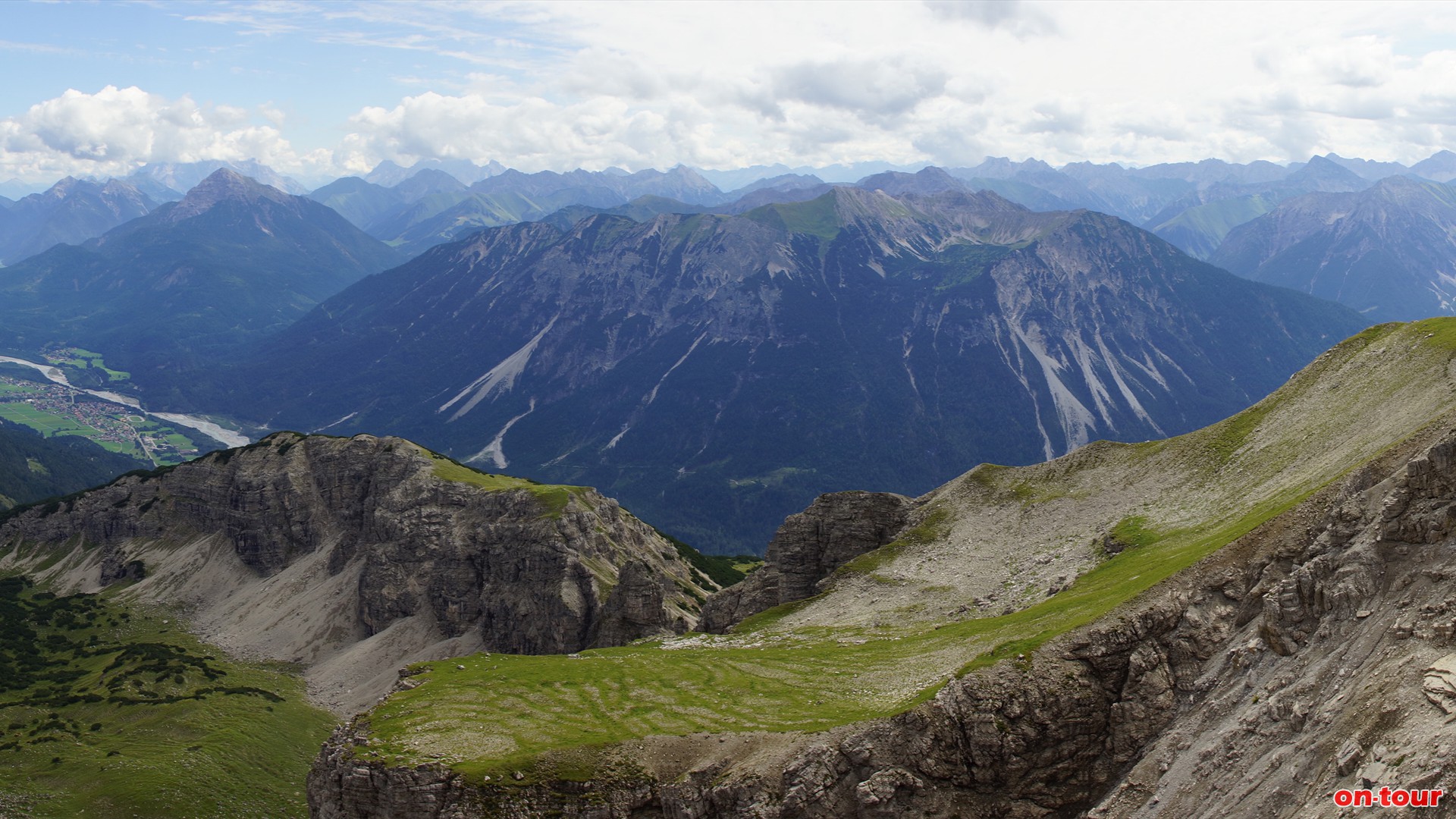 Das Lechtal und die Lechtaler Alpen im Sdosten.