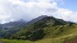 Am bestens markierten und an schnen Tagen auch stark frequentierten Wanderweg Richtung Sden / Landsberger Htte. Im Mittelgrund zeigt sich bereits die Sulzspitze.