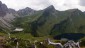 Abstieg zur Landsberger Htte. Links die Lache, darber die Steinkarspitze, rechts davon die Rote Spitze, unterhalb, am Ostgrat der Roten Spitze, die Landsberger Htte und rechts unten der Traualpsee.