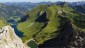 . Lachenspitze auf 2.126 m. Fr den herrlichen berblick ber das Naturschutzgebiet sollte man sich Zeit nehmen. Im Norden die Seen, die Schochenspitze und die Sulzspitze.