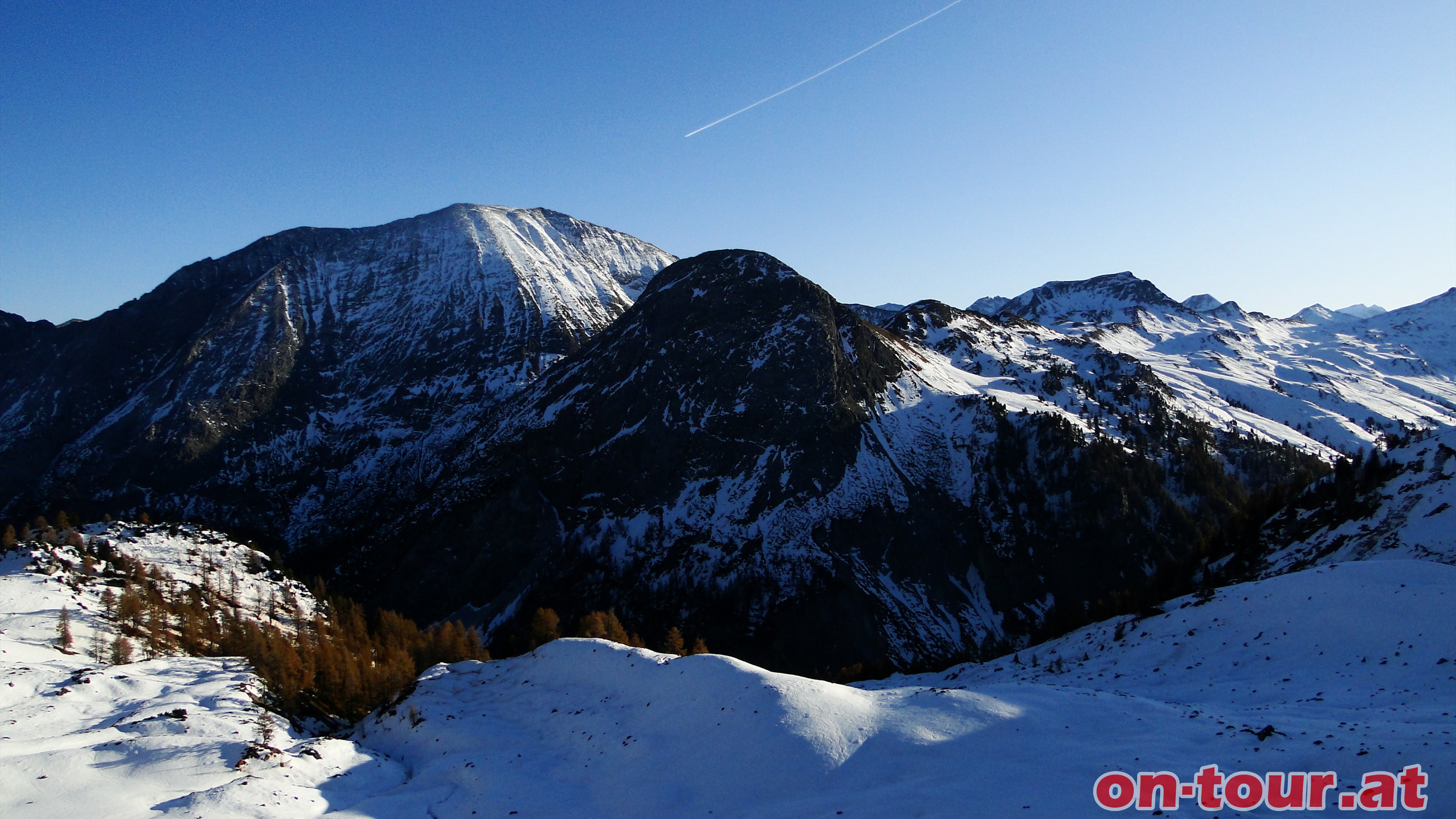 Sdblick mit Riedingspitze (Mitte) und Weieck (links).