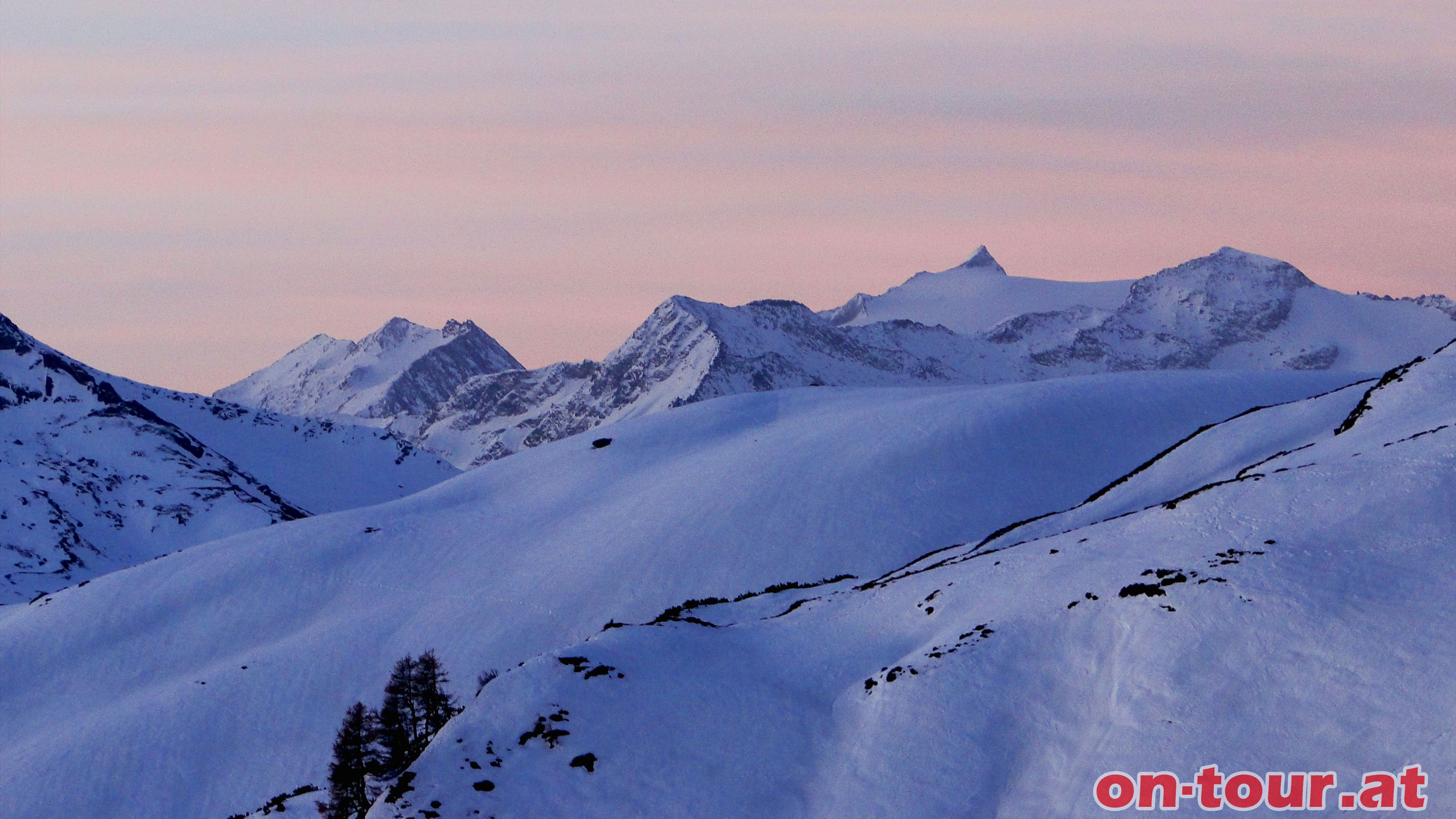 Traumhafte Morgenimpressionen bis zu den Hohen Tauern und dem Ankogel.