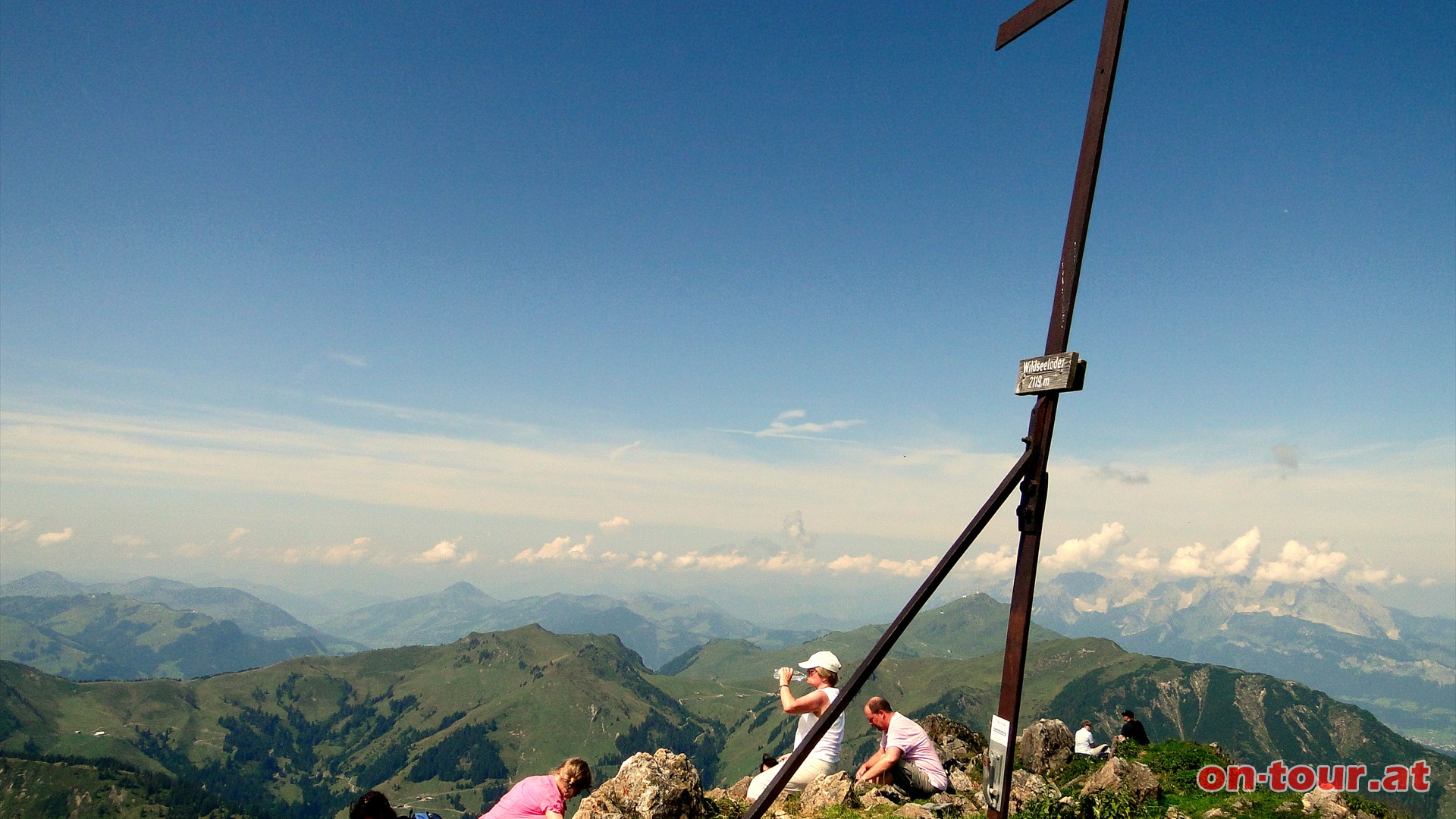 Wildseeloder; eine windschiefe und rostige Stahlkreuzkonstruktion - aber nicht ohne Grund.