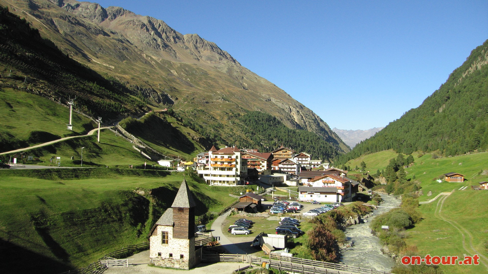 Parkmglichkeiten sind in Vent direkt neben dem Sessellift Richtung Breslauer Htte vorhanden. Bei der Strae oberhalb des Parkplatzes beginnt der rot-
markierte Wanderweg Richtung Breslauer Htte.