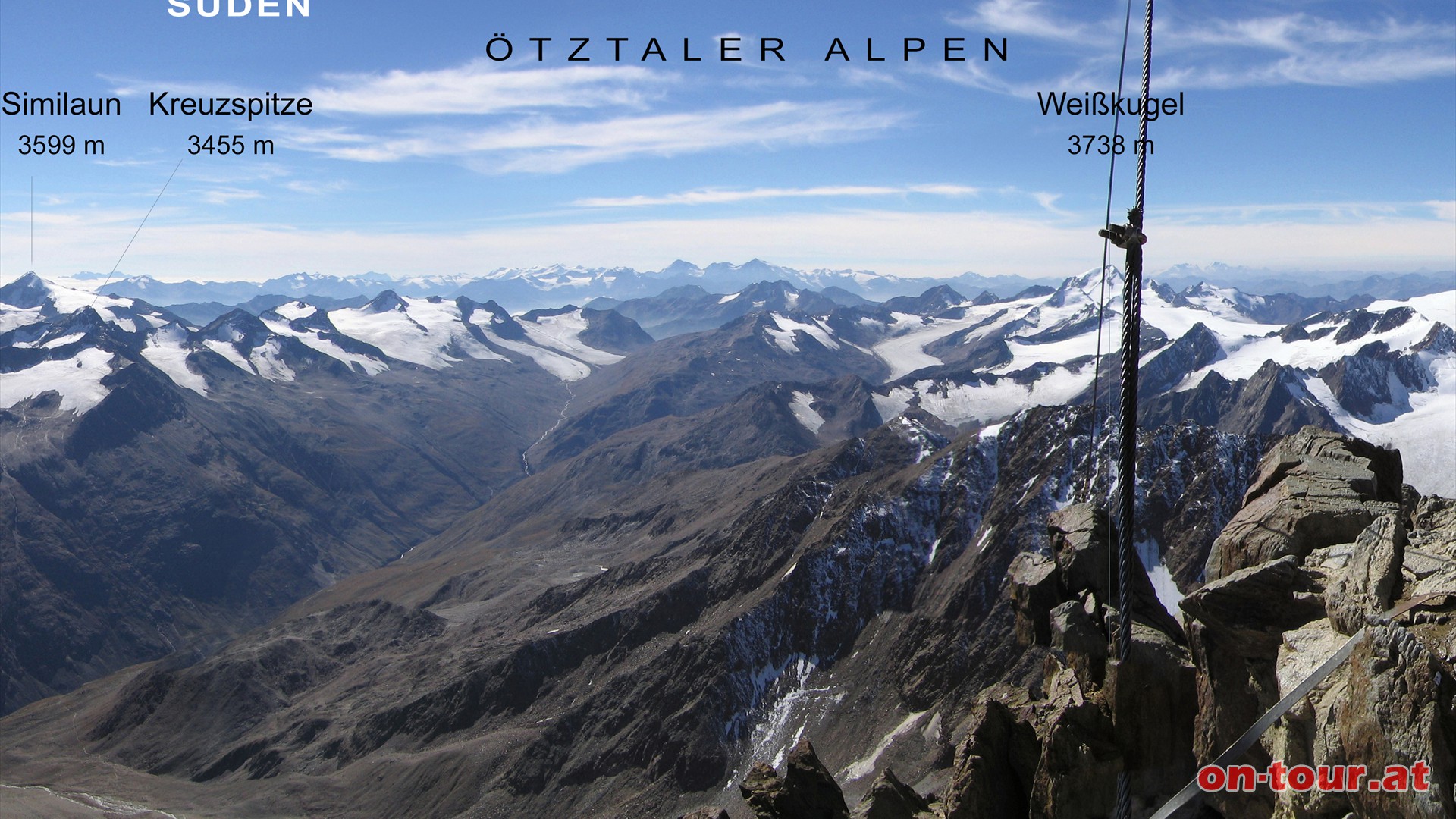 Im Sden erkennen wir den 3599 m hohen Similaun Grenzberg. Im Vordergrund die Kreuzspitze. 