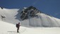 Die Westseite des Wildspitzen-Gipfels. In SÖ Richung etwas steiler aufwärts in ein Gletscherbecken, dort rechts bis zum Beginn des SW Gipfelaufbaus.