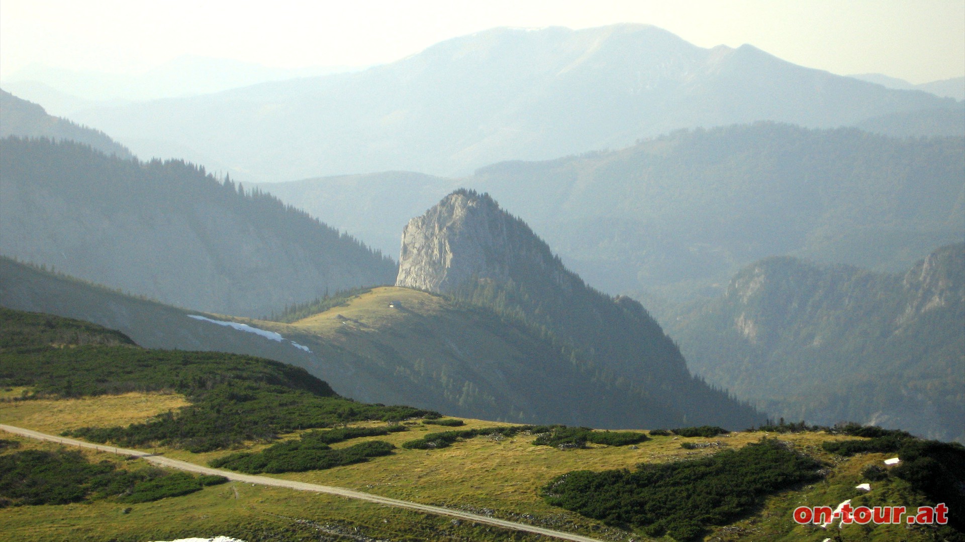 Die Groe Burgwand und der Gller im Nordwesten.