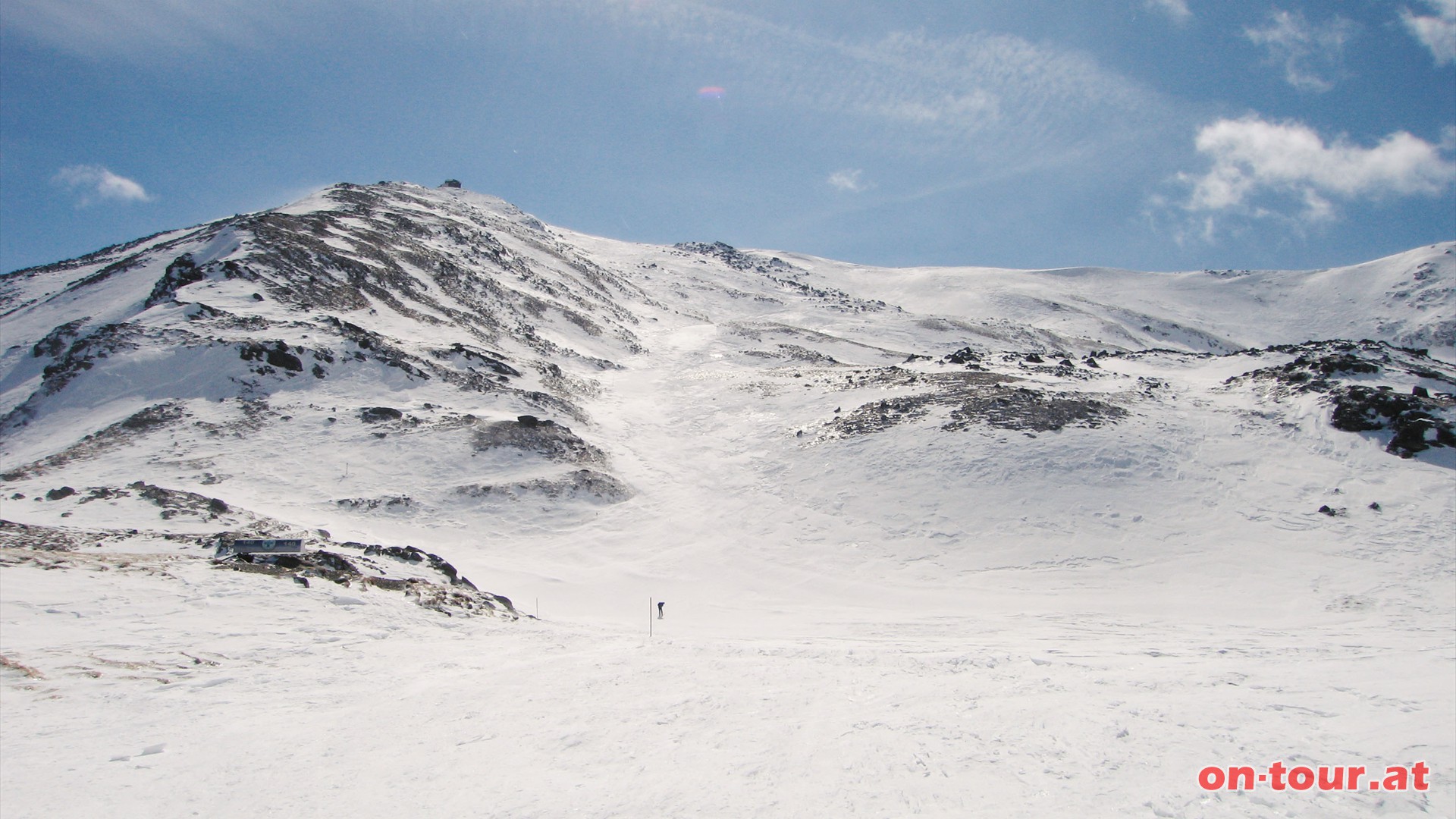 Sanft bergauf bis zum Lindersee (unter der Schneedecke) und die Steilstufe bergauf.