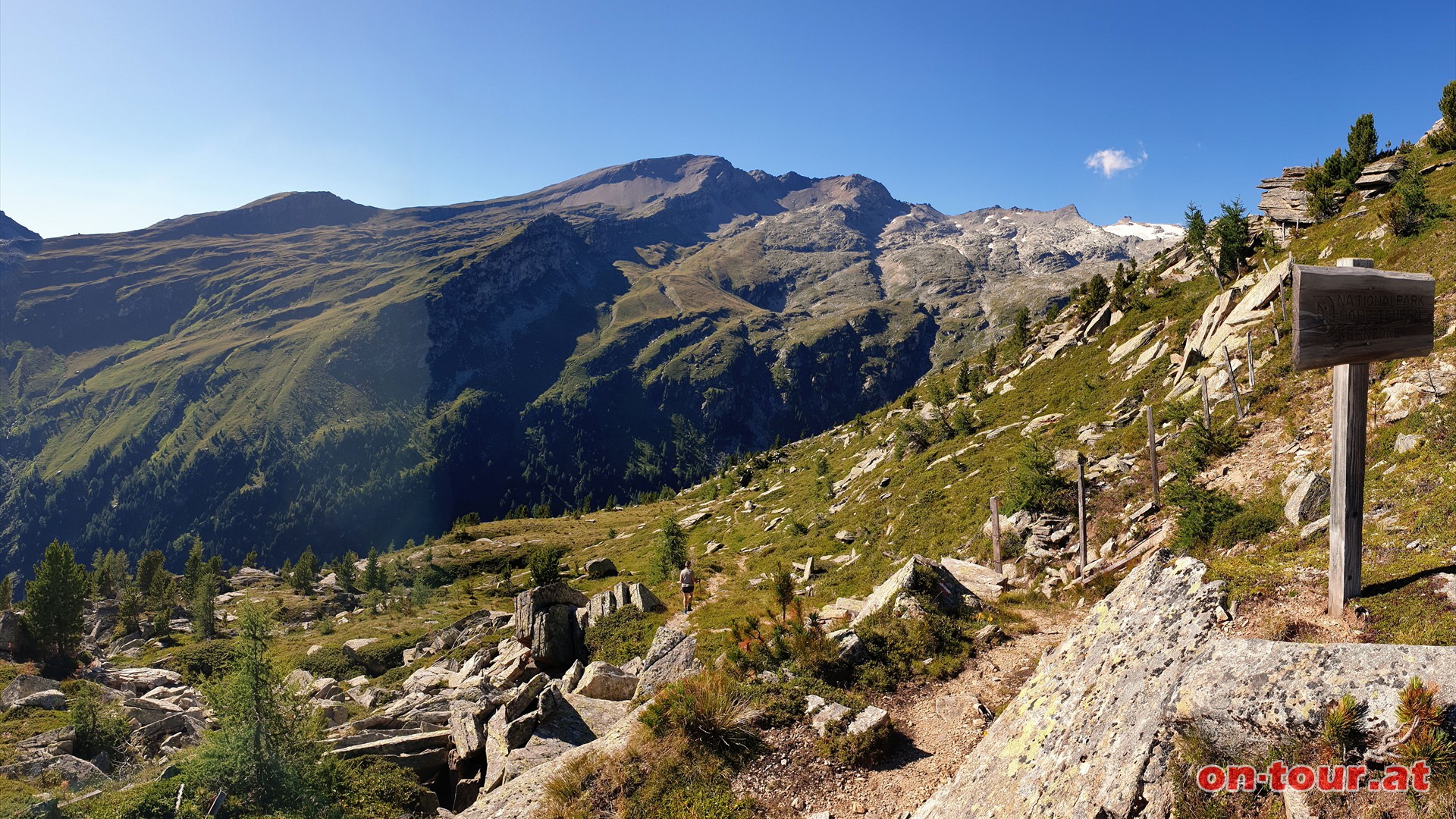 Panoramaweg Zirknitztler. Im Hintergrund Sandkopf, Goldbergspitze und Hoher Sonnblick.